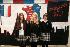 The students who produced this lovely mural are Stella Garritano, Jade Halion & Ruby Attwell